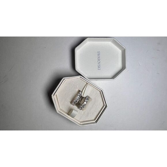 Swarovski Womens Fashion Square-Cut Hyperbola Cubic Zirconia Gem Twisted Ring - Picture 6 of 10
